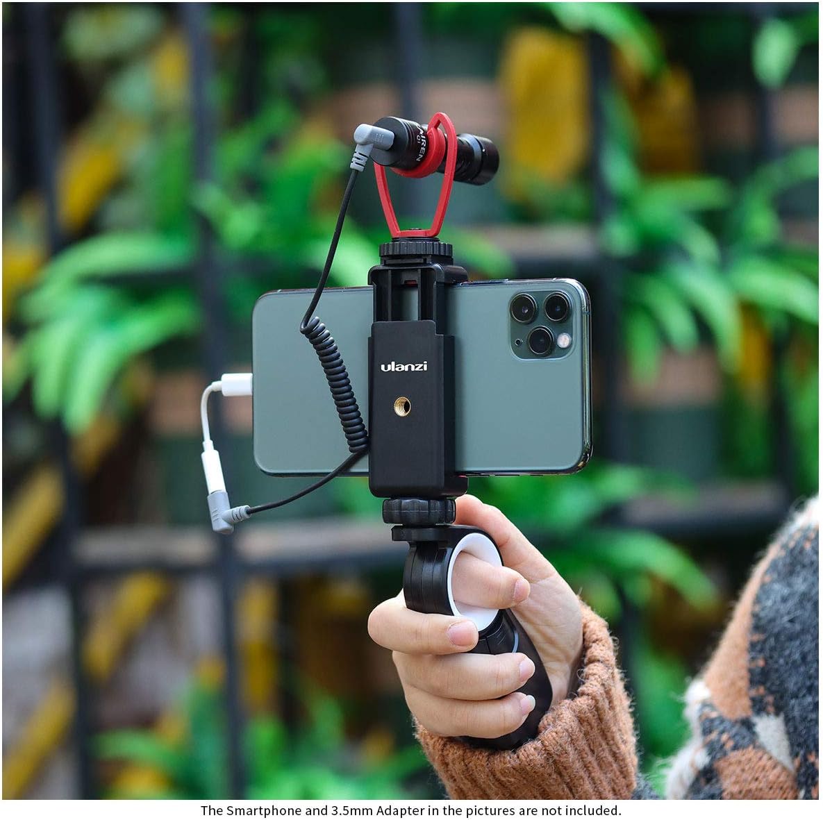 Transform Your Vlogging Experience with the ST-07 Phone Tripod Mount - Compatible with iPhone 11/Pro/Pro Max and More!